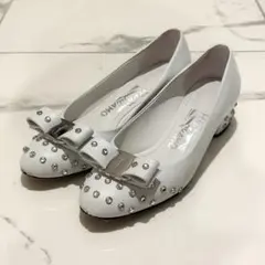 Salvatore Ferragamo ヴァラ パンプス スタッズのサムネイル