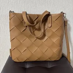 美品 ショルダーバッグ　キャメル色 合成皮革　茶色