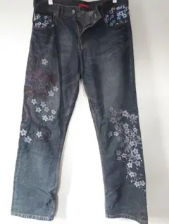 参丸一】【32インチ】花柄刺繍ダークブルーデニムパンツ - メルカリ