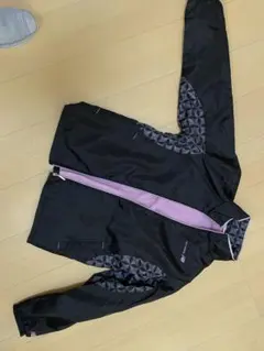 New Balance 軽量ウィンドブレーカー 黒/ピンク