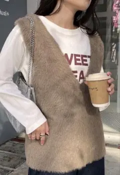 【極美品✨】CIAOPANIC TYPY バックスリットエコファーVネックベスト