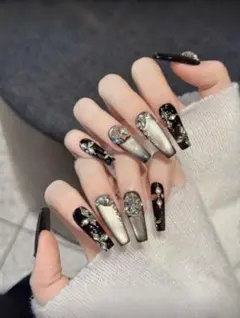 SHEIN シーイン ネイルチップ ワンホン 韓国 黒 ゴールド コフィン M