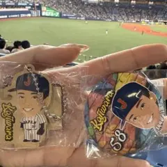 侍ジャパンガチャ2025 DeNA 梶原缶バッチ、キーホルダーセット