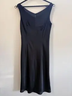 黒のノースリーブワンピース