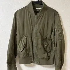 オリーブ色 MA-1ジャケット
