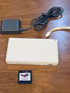 ホワイトのニンテンドーDS Lite、充電器とドラクエ9付き 動作確認済み