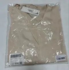 Ada. シャツ　ブラウス　オフィスカジュアル　ボウタイ　ベージュ