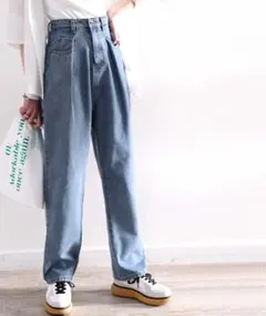 深めのタックが印象的。ハイウエストデニム＆チノ タックワイドパンツ