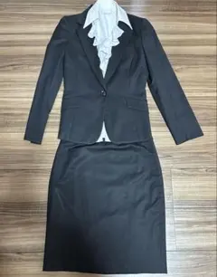 リクルートスーツ 11号 フリル付き