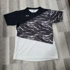 OAKLEY テニスウェア Tシャツ ブラック ホワイトのサムネイル