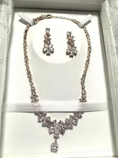 Love Tiara ブライダルアクセサリー ネックレス・イヤリングセット