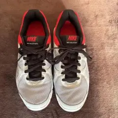 #NIKE REVOLUTION グレー/レッド スニーカー