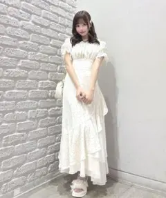 one way イレヘムロングワンピース ホワイト×青花柄 - メルカリ
