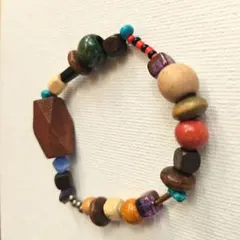 マルチカラービーズのブレスレット
