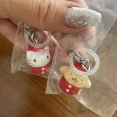 サンリオ　カプセルトイ　いちごめじるしアクセサリー　キティ　ポムポムプリン