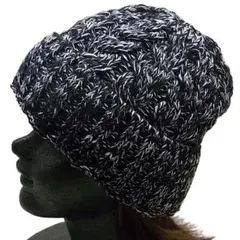 ニット帽 ● 黒 x 白　ケーブル編み ニットキャップ