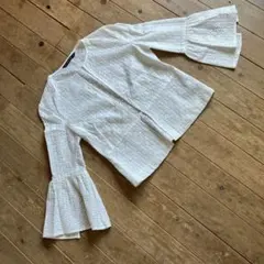 ZARA　ザラ　コットンレース　フレアースリーブ　ホワイト　サイズXSのサムネイル