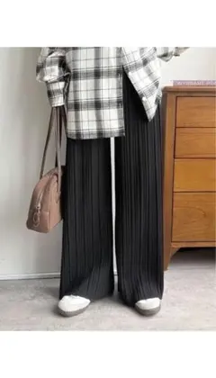 プリーツワイドパンツ