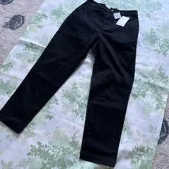 新品タグ付き　ブラック　チノテーパードパンツ　Ｍサイズ 股下６４センチのサムネイル