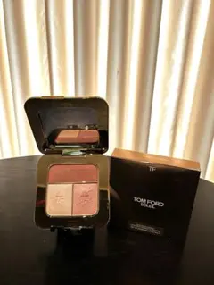 TOM FORDソレイユコントゥーリングコンパクトフェイスパウダー - メルカリ