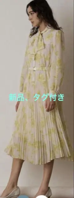 グレースコンチネンタル　フラワープリントプリーツワンピース　新品、タグ付き