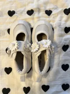 petit main ホワイト 花飾り付き サンダル　16センチ