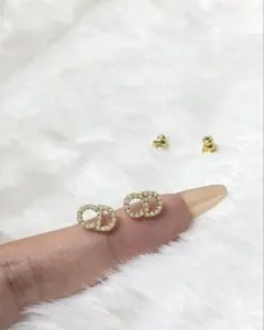 Dior CDピアス ゴールド パール ミニサイズ 上品デザイン
