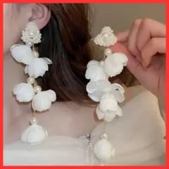 【耳元で咲く】揺れる 大ぶり 高級感 高見え 上品 花 パール ロングピアス