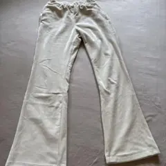 GU クリーム色 フレアパンツ 150cm