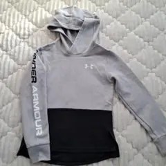 Under Armour グレー ブラック パーカー YSM