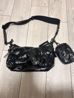 チャールズ＆キース ナイロン ブラック ショルダーバッグ