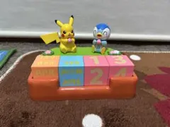 ポケモン　ピカチュウ　ポッチャマ　万年カレンダー　フィギュア