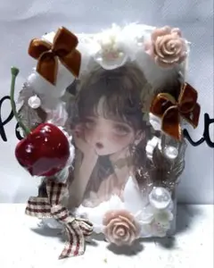 トレカデコ白ホイップデコ硬質ケースデコ　y2k 推し活リボンさくらんぼ羽根