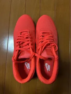 NIKE スニーカー　ウルトラモアレ　28.5 美品 ナイキ スポーツウェアから、軽量かつ快適に生まれ変わった「エア