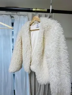 OLIVE des OLIVE ホワイトファーショートジャケット　ブラックフライ