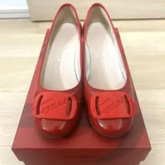 Ferragamo レッド パンプス