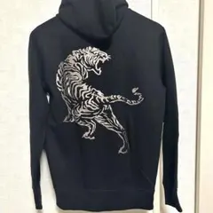 オニツカタイガー パーカー