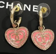 シャネルのピンクハート型サークルピアス