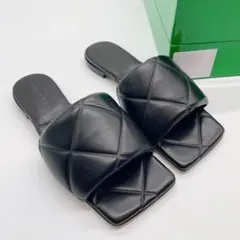 【新品未使用】BOTTEGA VENETA サンダル　フラット　イントレチャートのサムネイル