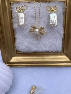 特価❣️天然虹色バロック本真珠　リボン　ピアス　ネックレスセット　お洒落　可愛い