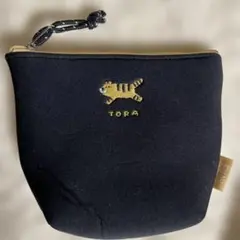 ポーチ　ブラック　トラ