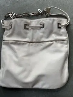 GUCCI ホワイト レザー ショルダーバッグ チェーンのサムネイル