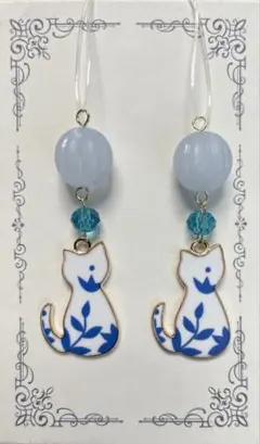 ハンドメイド　猫　水色　ピアス