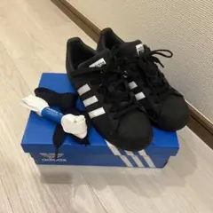 adidas スニーカー　superstarのサムネイル
