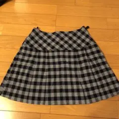 チェック　紺色スカート