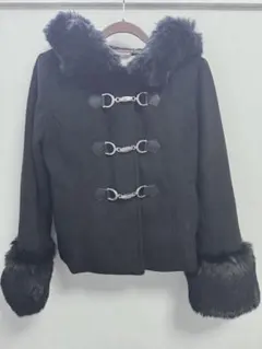 ファー付き黒ダッフルコート