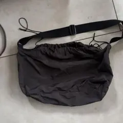 黒 ナイロン ショルダーバッグ