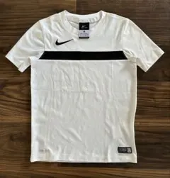 Nike ホワイト Tシャツ 黒ストライプ