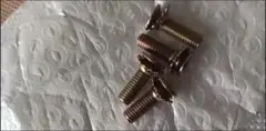 金色のネジ 5個セット