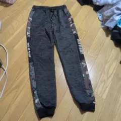 カモフラージュ柄長ズボン